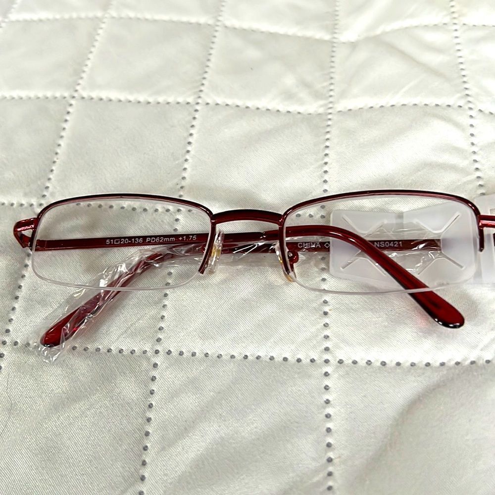 Foster Grant NWT. “HOPE” Readers. 1.75. EG11